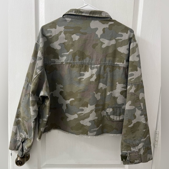 Zara Cropped Green Raw Hem Velcro Pocket Camo Print Army Utility Jacket (Sz M) - Picture 7 of 15